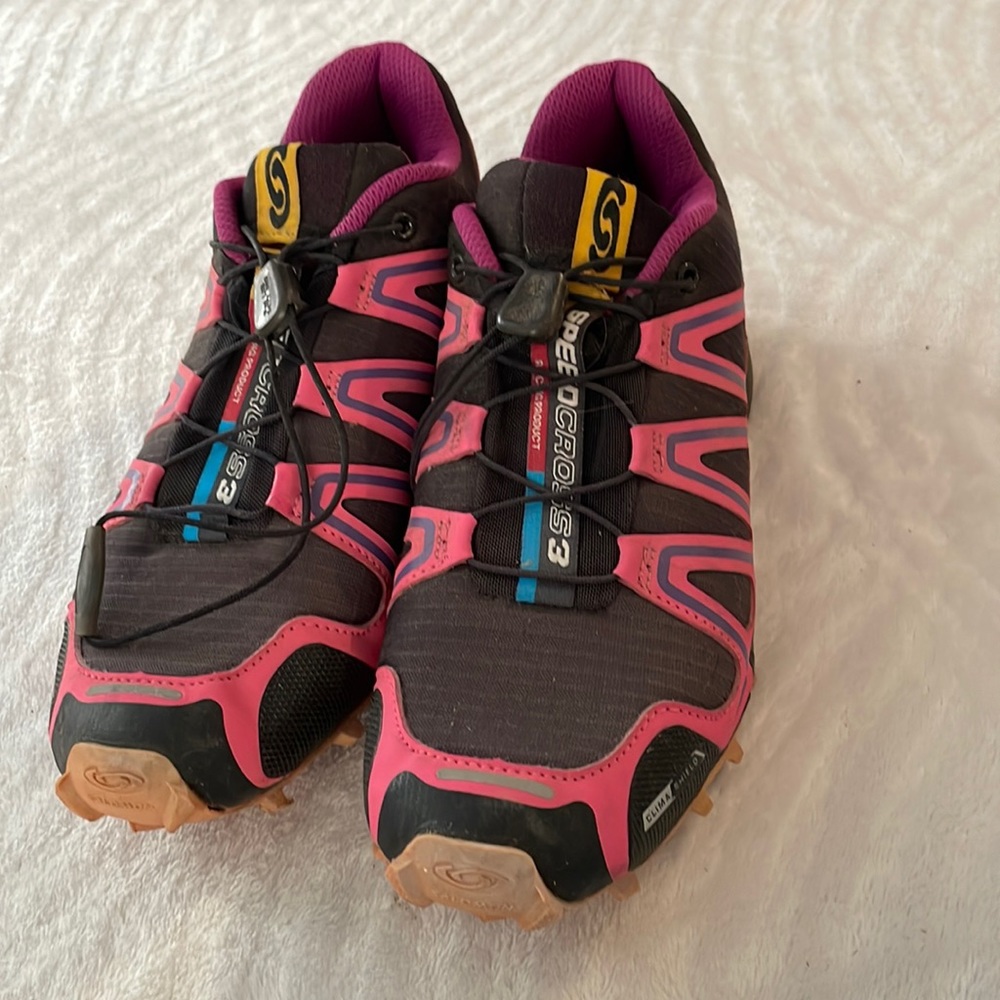 Trail running shoes